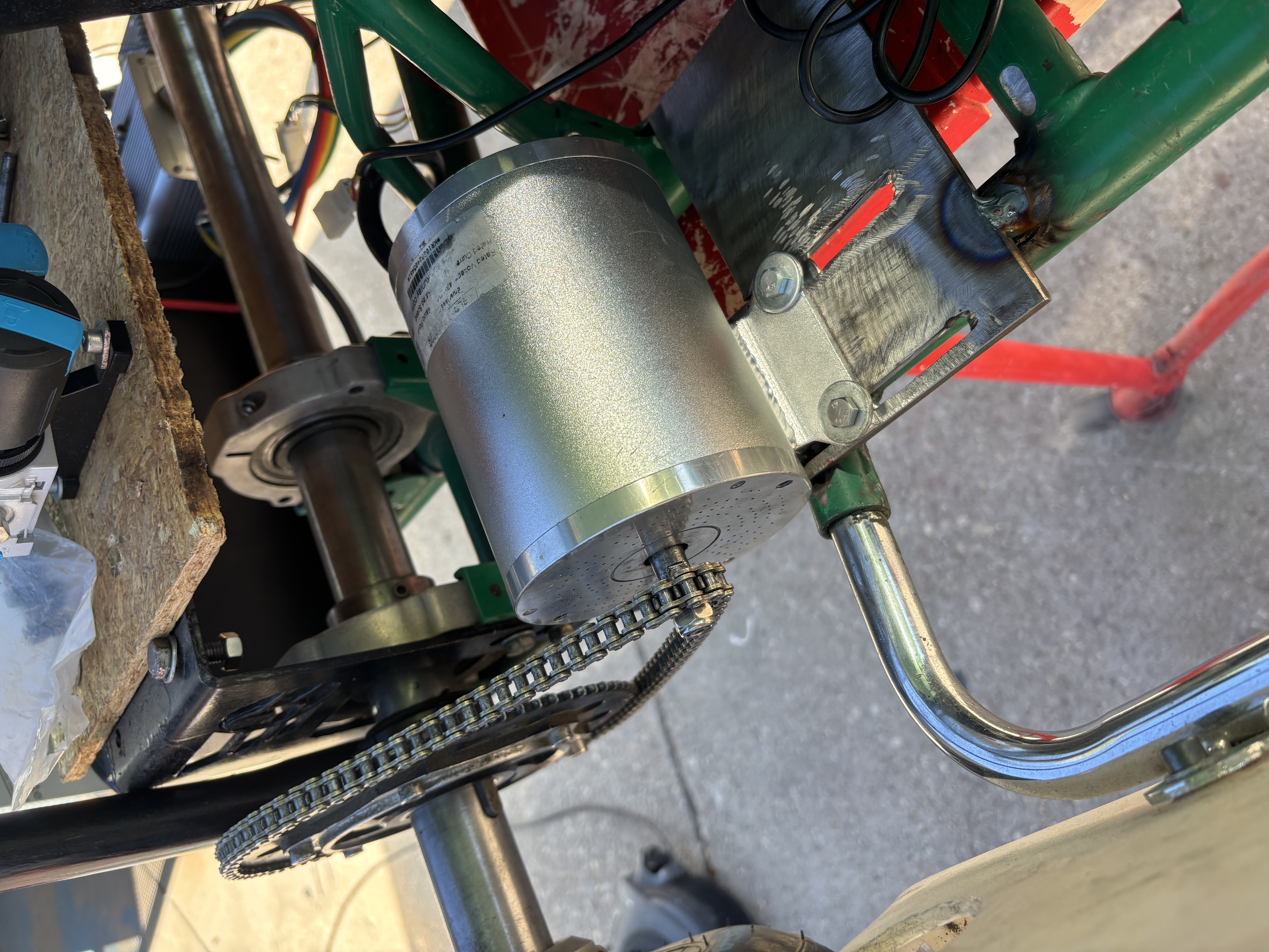 Motor mounted to drivetrain with chain